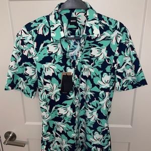 New with tags. Floral print short sleeve BOSS shirt. Great condition & material